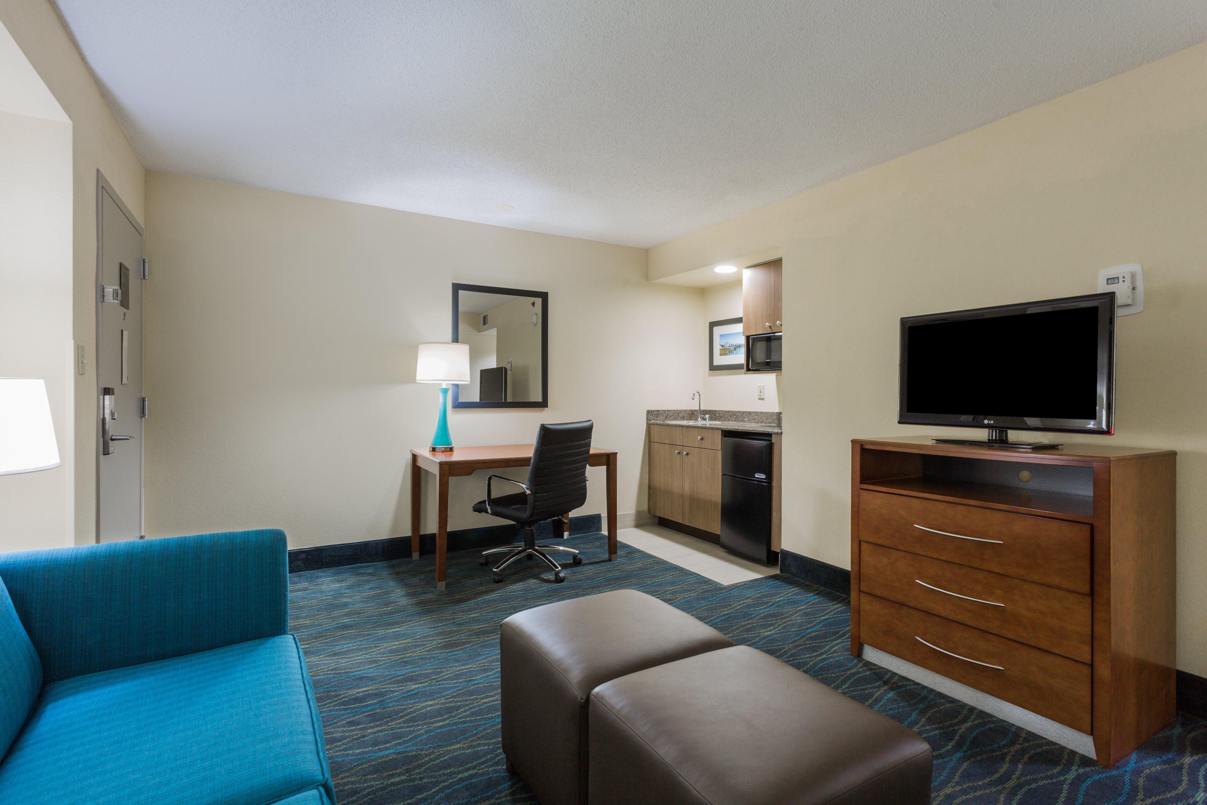 Holiday Inn Express & Suites Wilmington-University Center By Ihg Exterior photo