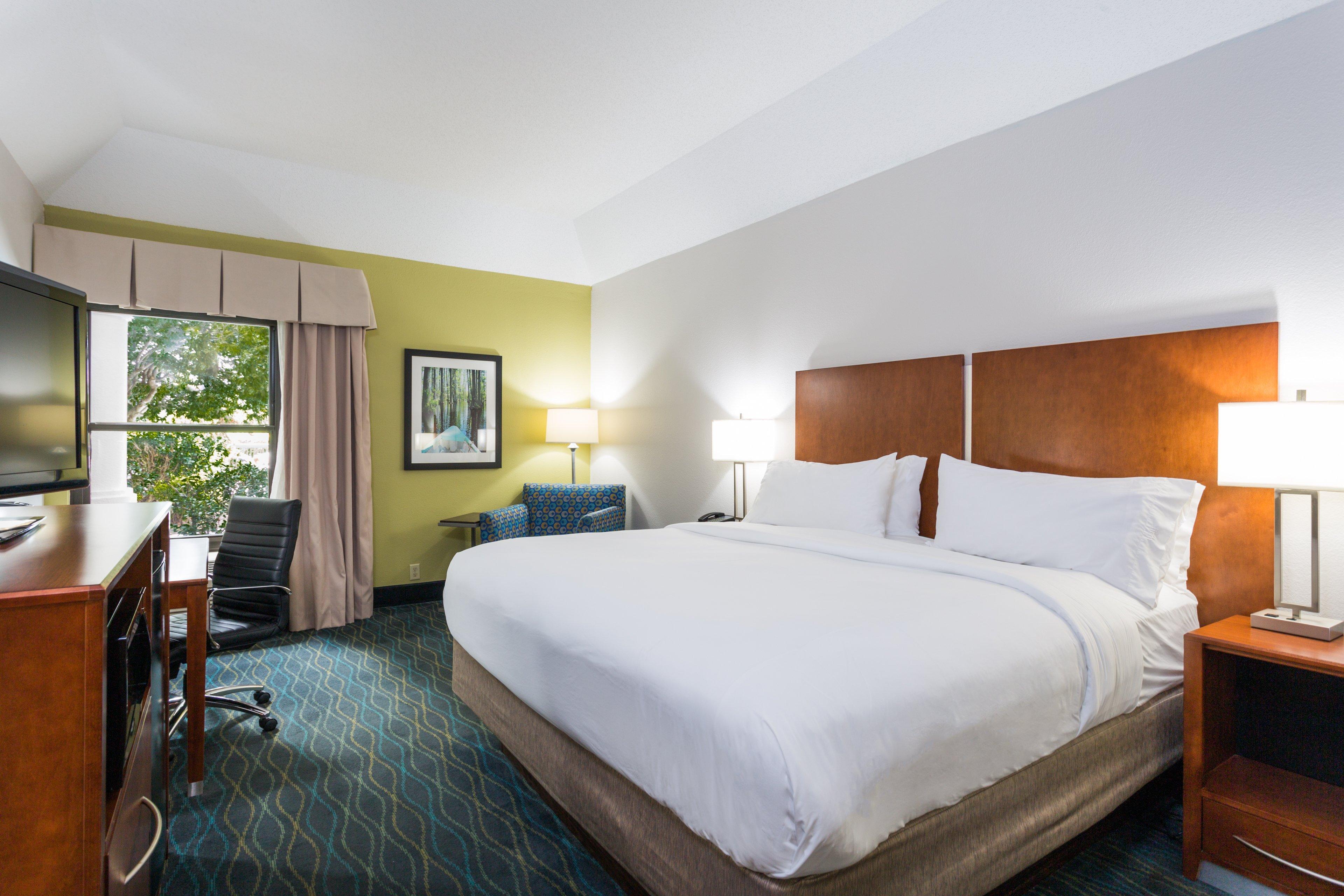 Holiday Inn Express & Suites Wilmington-University Center By Ihg Exterior photo