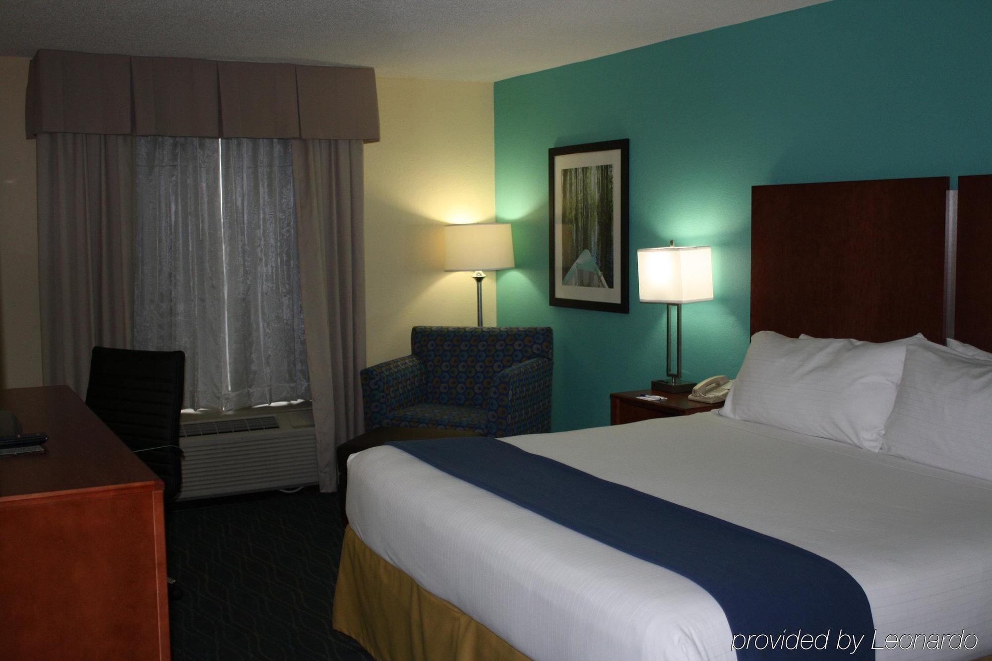 Holiday Inn Express & Suites Wilmington-University Center By Ihg Exterior photo