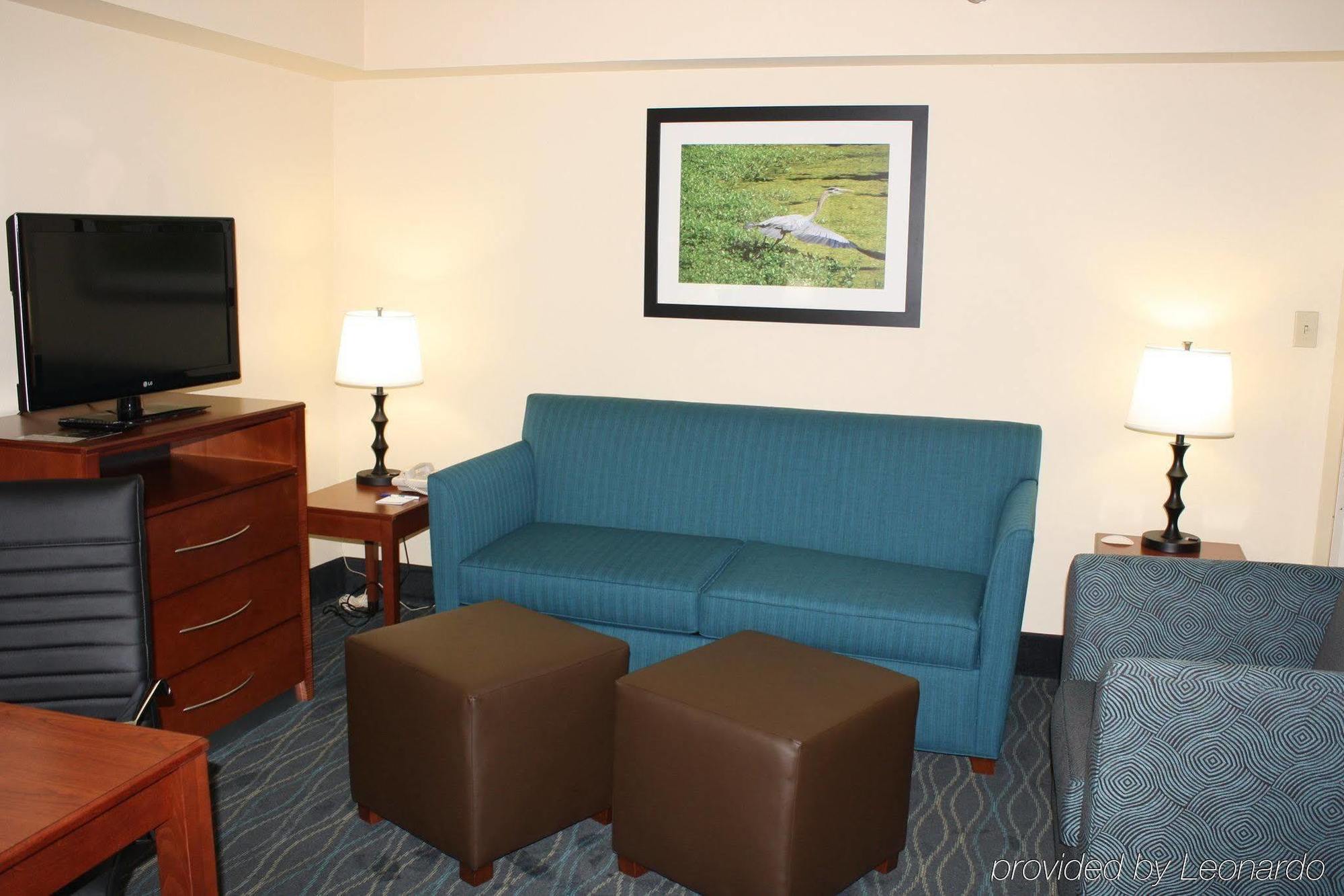Holiday Inn Express & Suites Wilmington-University Center By Ihg Exterior photo