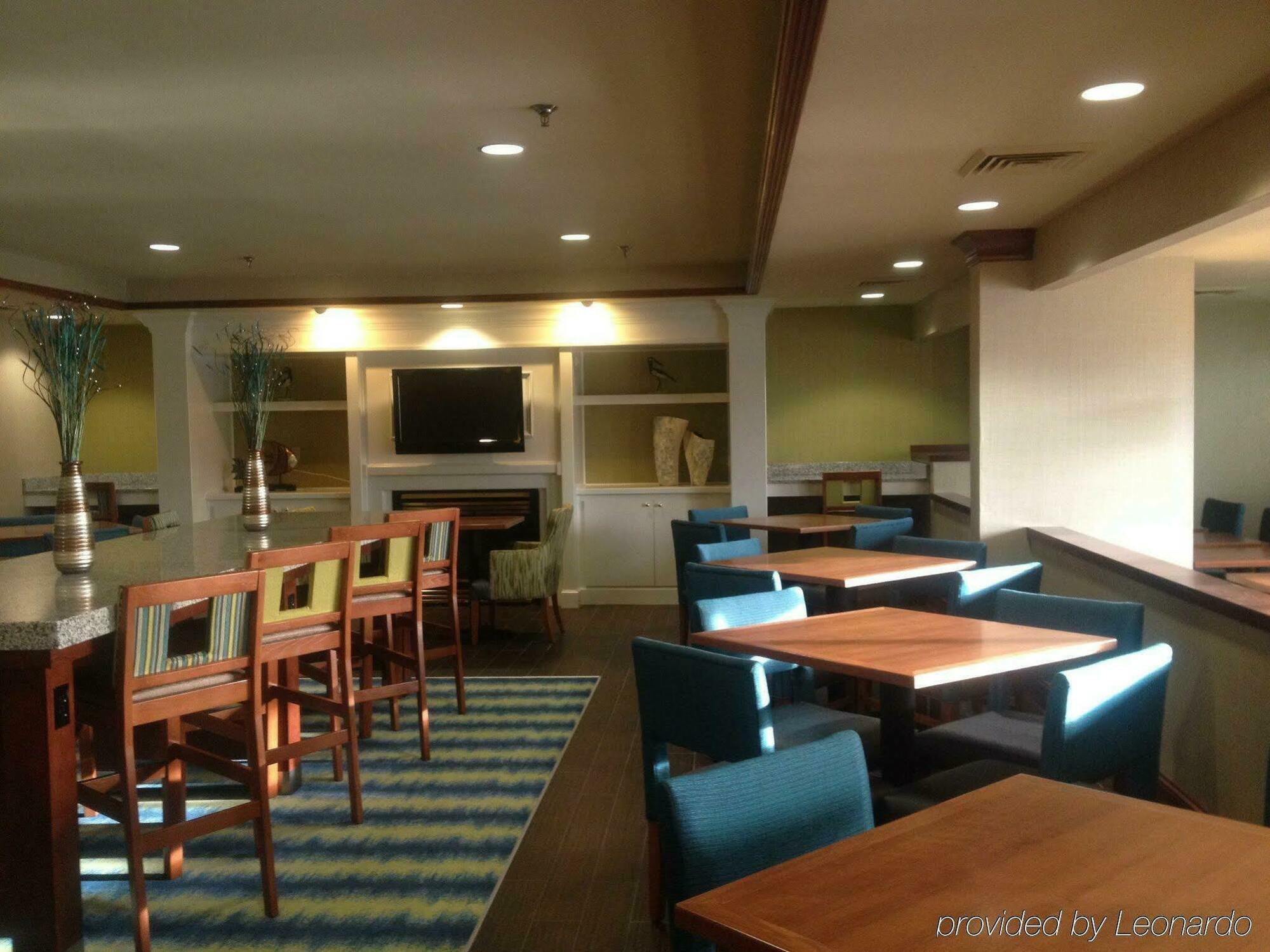 Holiday Inn Express & Suites Wilmington-University Center By Ihg Exterior photo