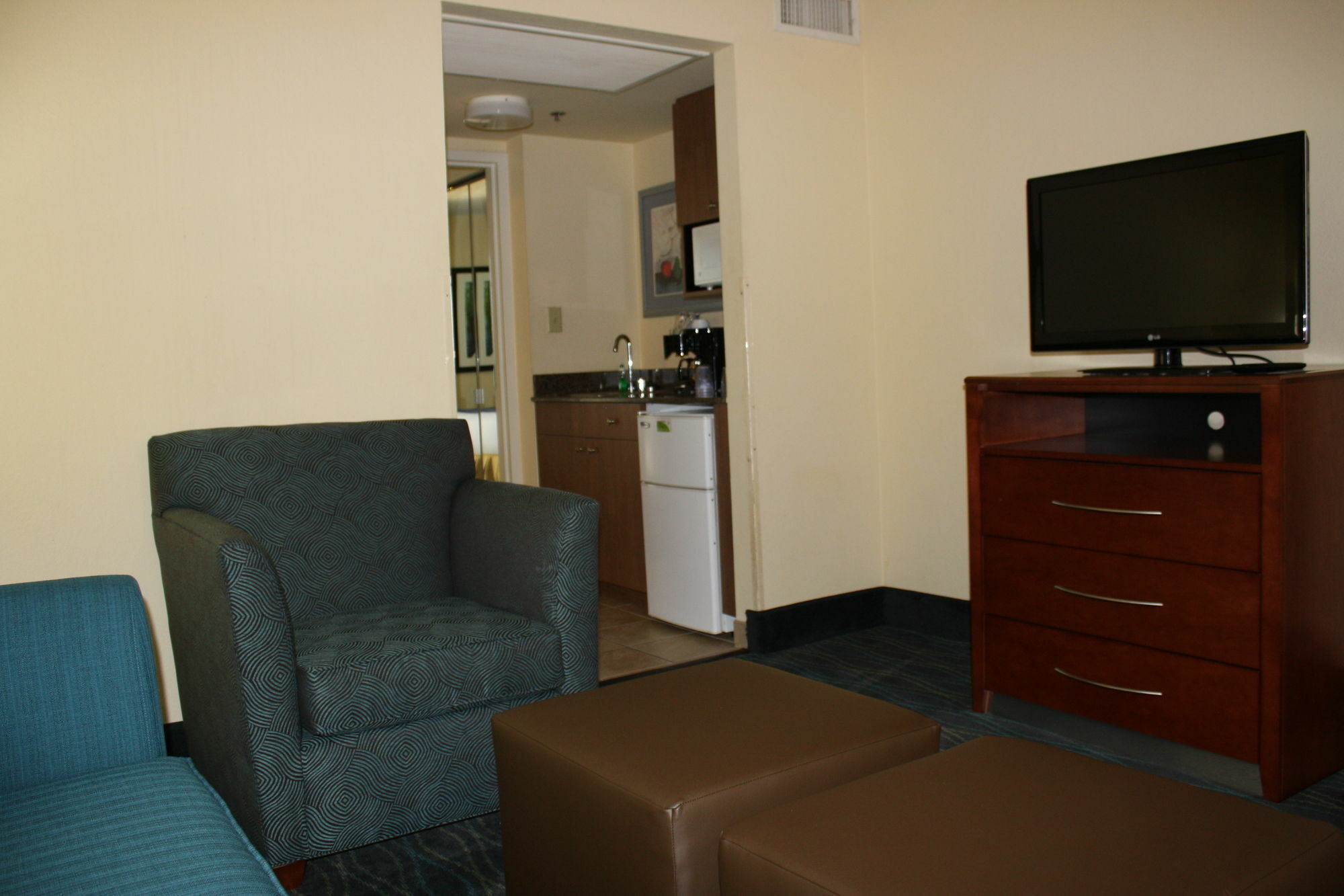 Holiday Inn Express & Suites Wilmington-University Center By Ihg Exterior photo