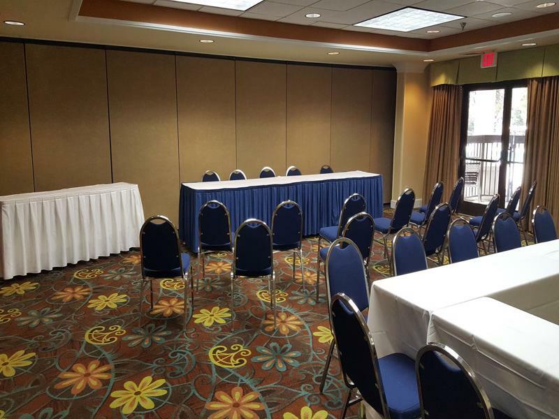 Holiday Inn Express & Suites Wilmington-University Center By Ihg Exterior photo